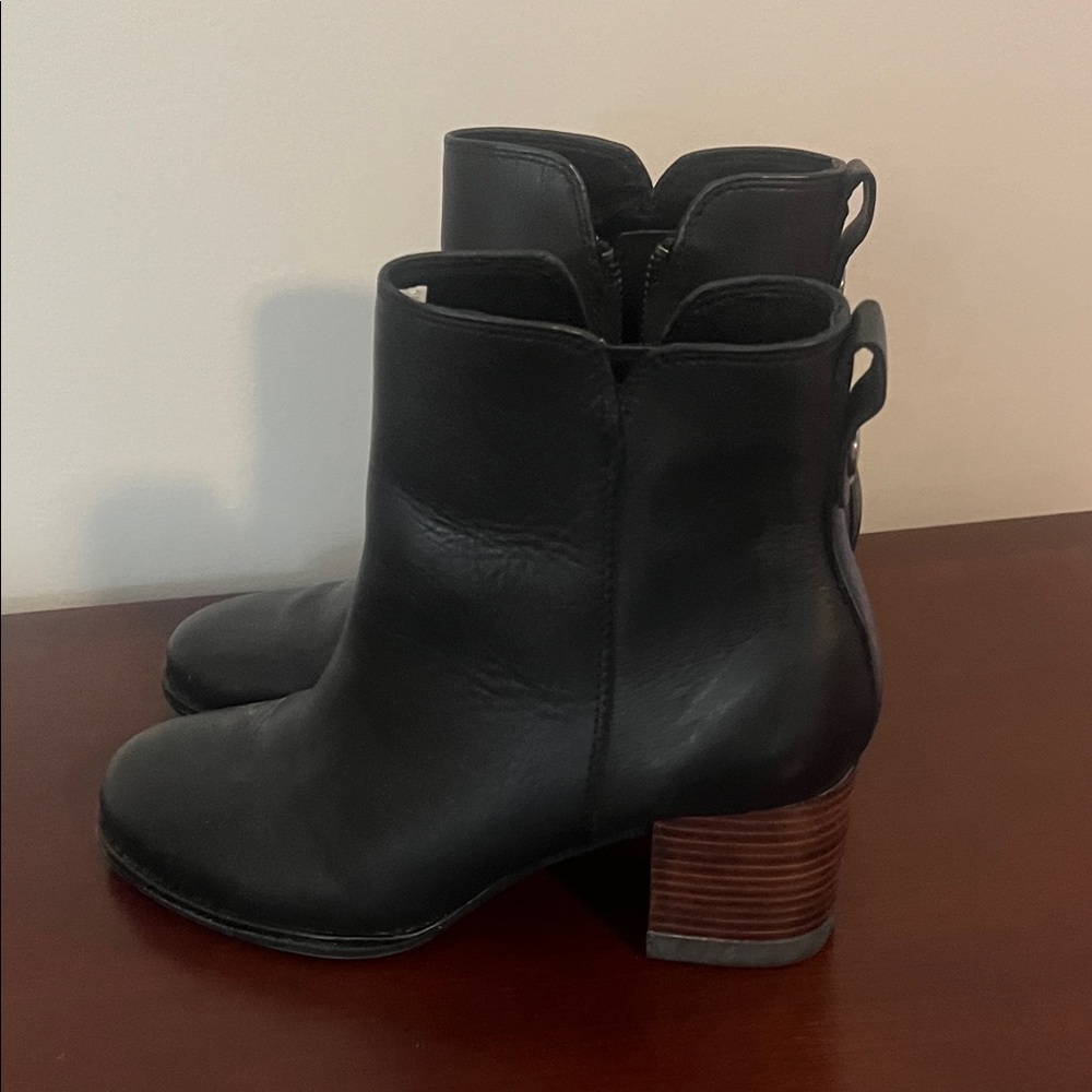 Sperry Black Leather Ankle Booties